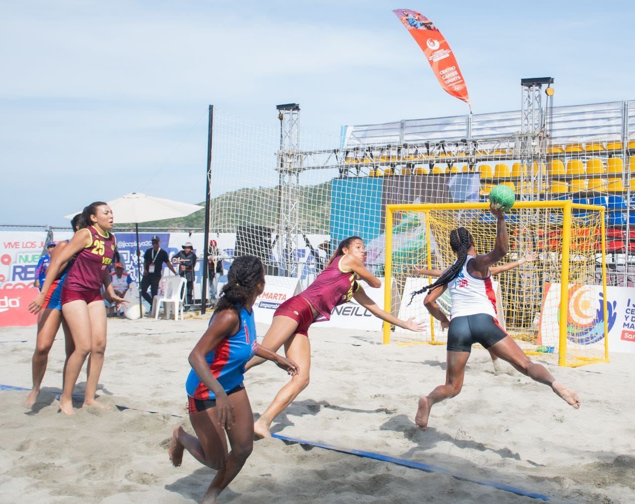 El Rodadero es una arena de gladiadores del balonmano en los Juegos Centroamericanos y del Caribe de Mar y Playa