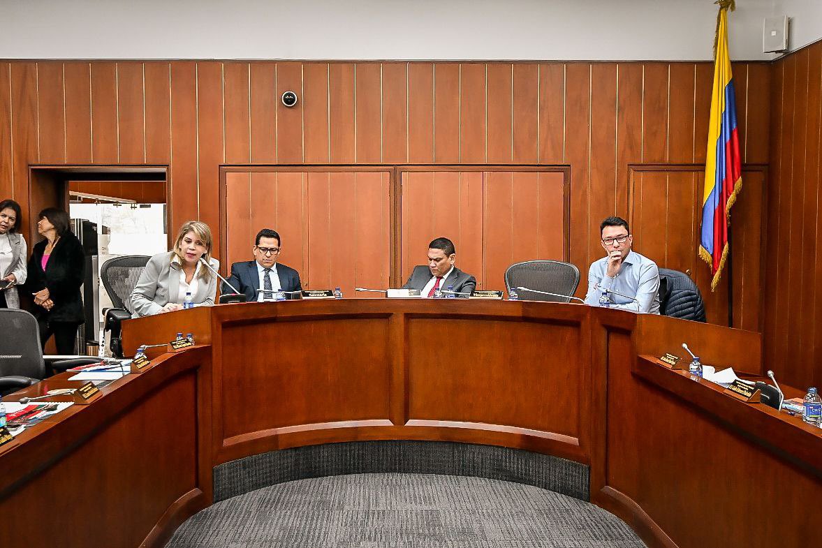 Alcaldesa Virna Johnson y gobernador Carlos Caicedo gestionan apoyo del Congreso para la solución definitiva al desabastecimiento de agua en Santa Marta