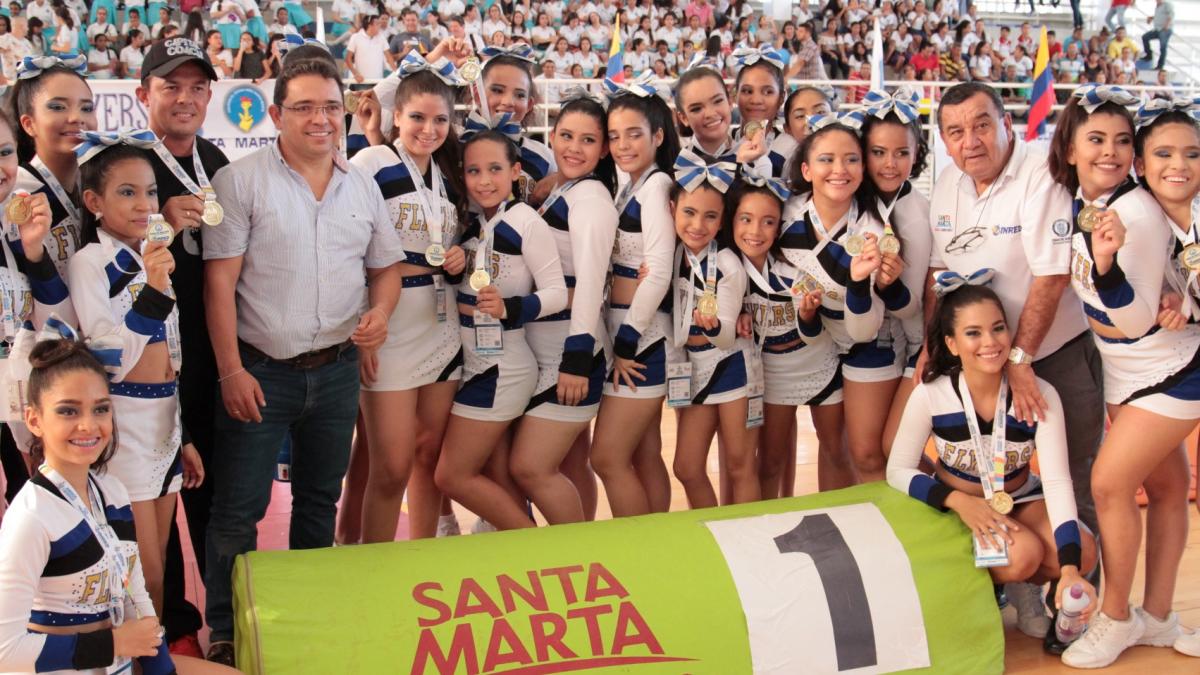 Alcalde premió a deportistas y exaltó a instituciones educativas Alcalde premió a deportistas y exaltó a instituciones educativas