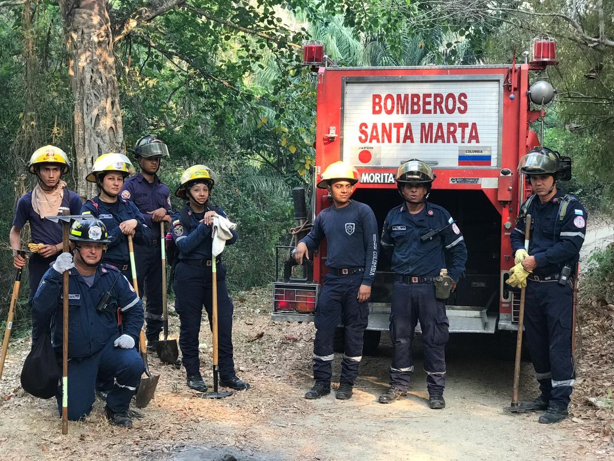 Alcaldía de Santa Marta y Bomberos atienden incendio forestal en Tigreras