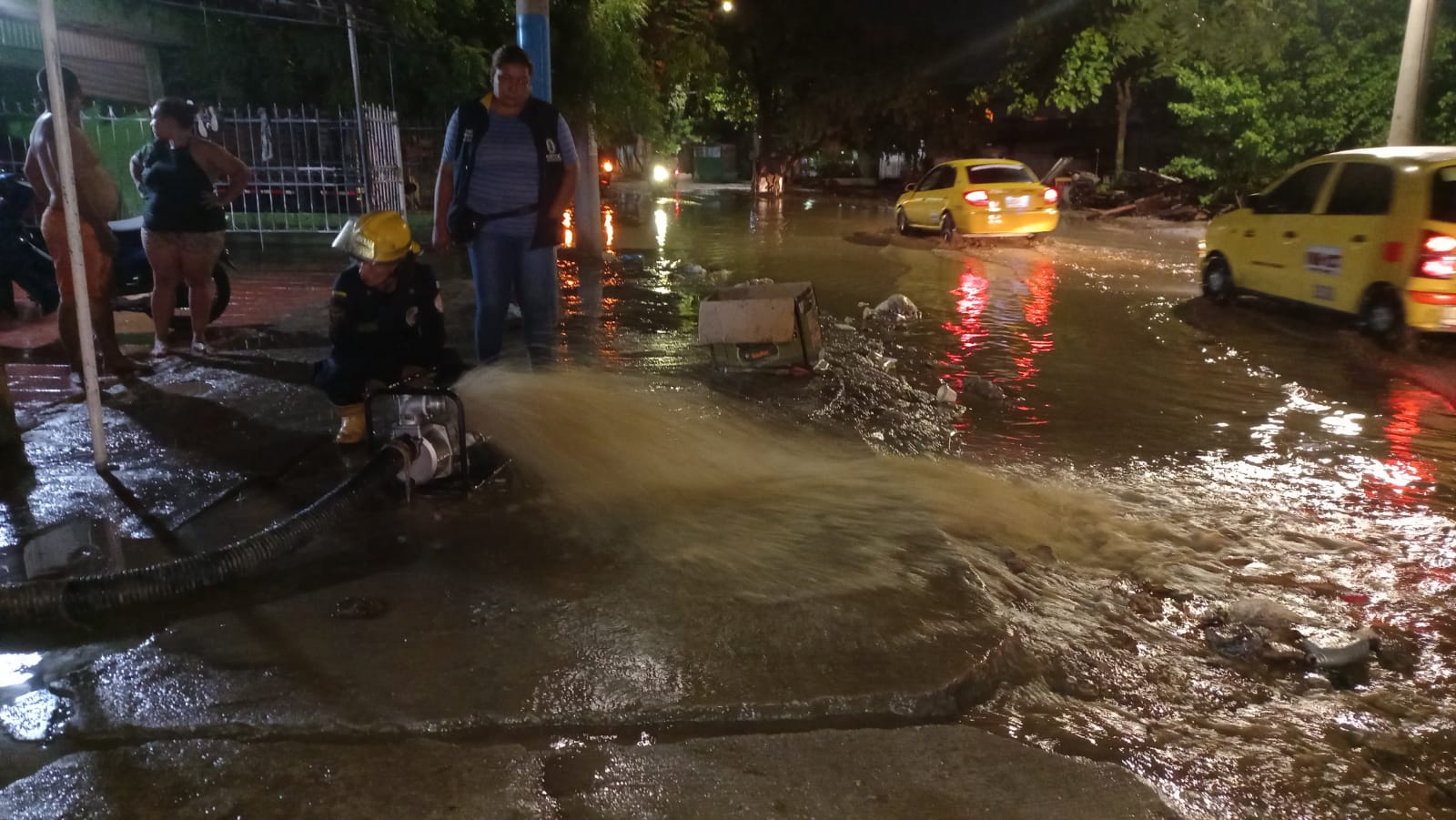 Alcaldía atiende emergencia por lluvias en Santa Marta