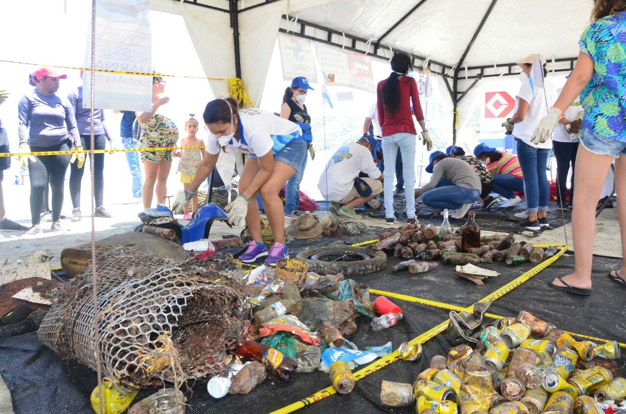 Jornada de limpieza en la desembocadura del Río Gaira