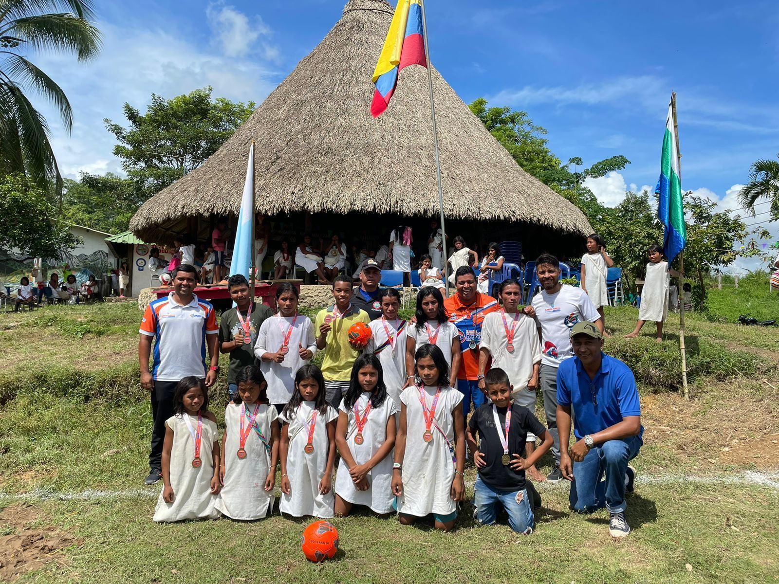 Más de 245 niños de la comunidad Kogui y campesina hacen parte de las Escuelas Populares del Deporte