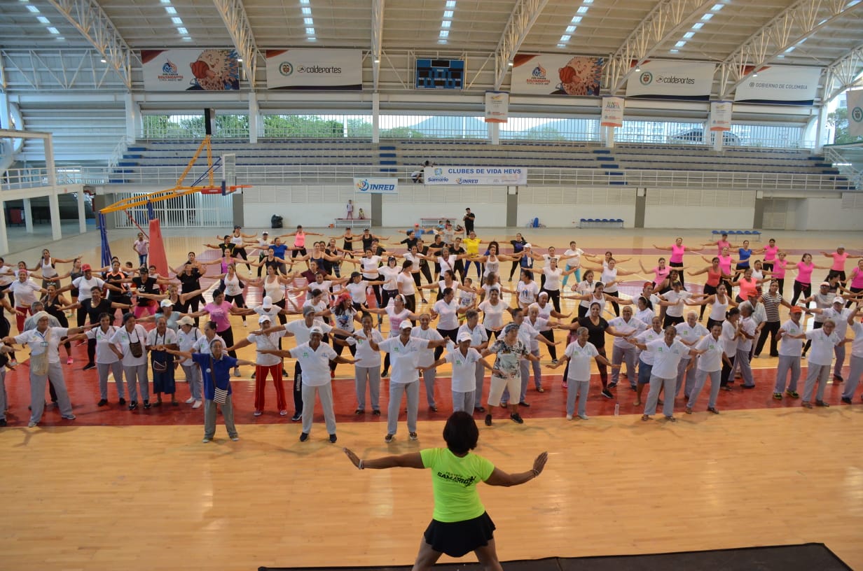 Mil 100 Adultos Mayores  del Distrito celebraron su día  con las Fiestas ‘Canas al Mar’