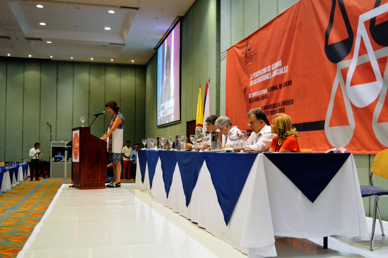 Distrito fomenta acciones para garantizar los derechos de la mujer