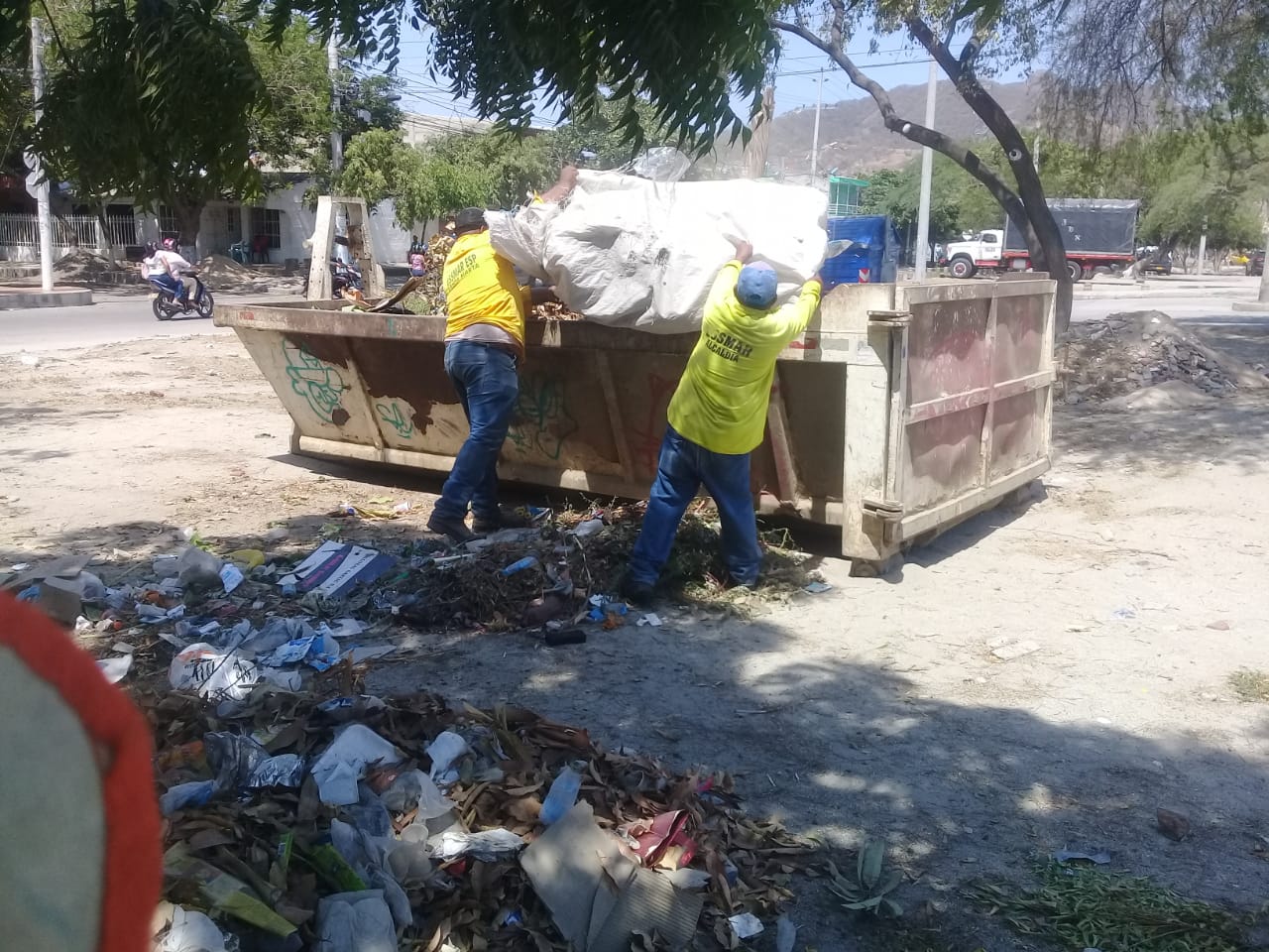 Essmar limpió canal pluvial de El Pando y Santa Ana