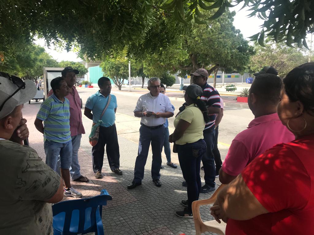 Alcaldía del Cambio dialogó con vendedores ambulantes  del estadio Eduardo Santos