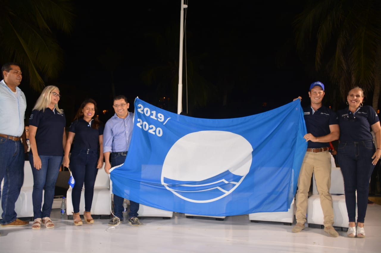 Alcalde Martínez acompaño izada de la ´Bandera Azul´ que certifica a Santa Marta con playas de calidad