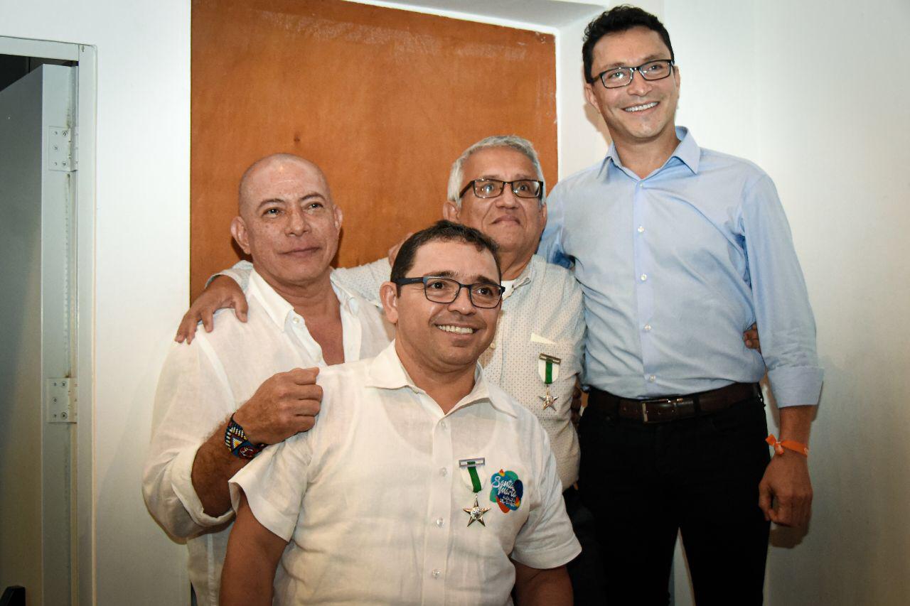 Alcalde Martínez condecorado con ´Medalla al Mérito Ciudadano´|