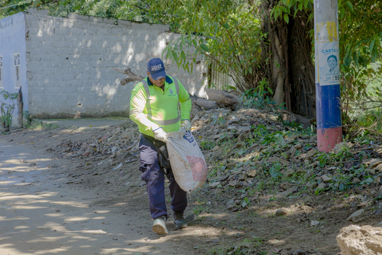 Distrito retira 420 kilos de basuras en jornada de limpieza en el río Manzanares