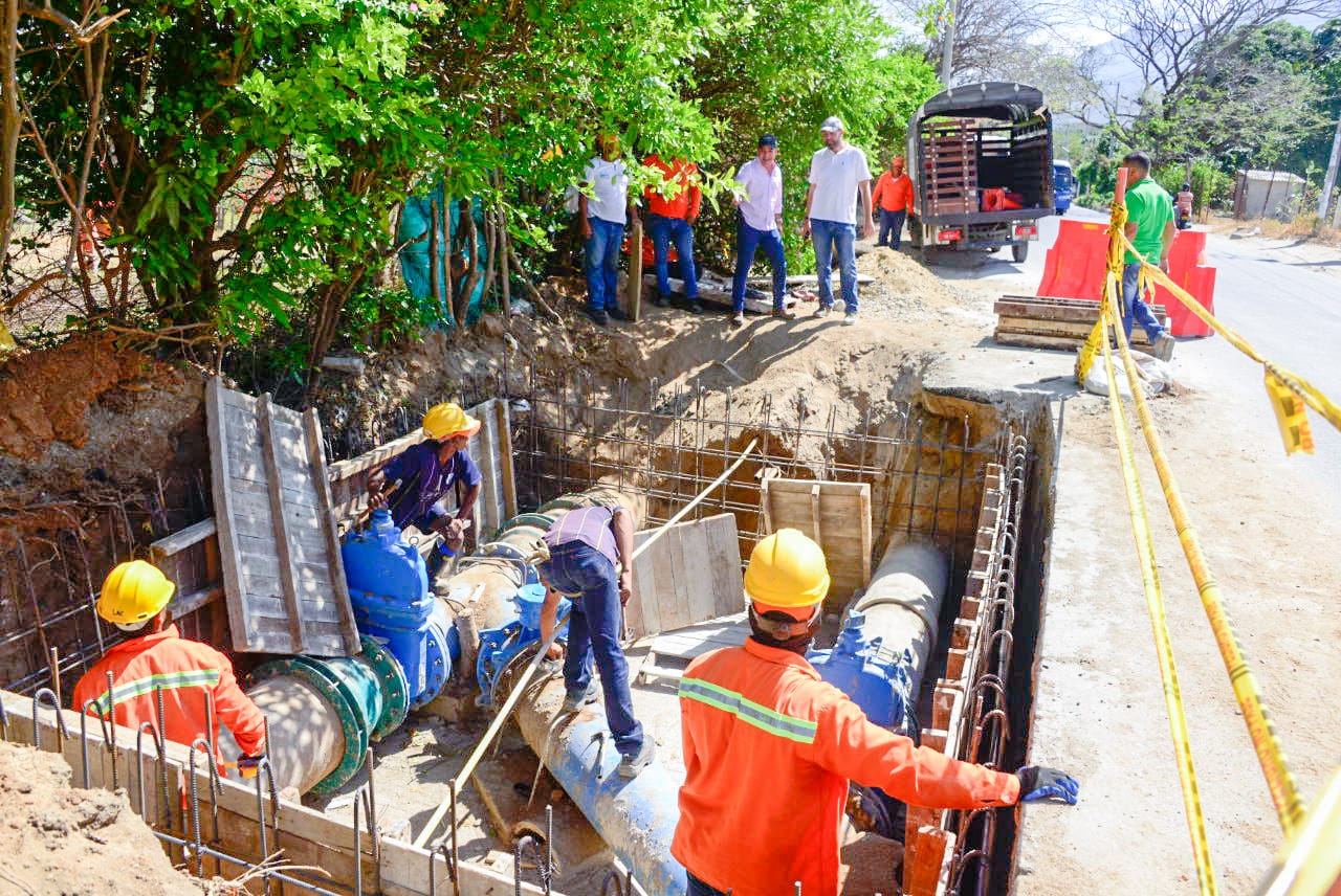 Essmar limpia puntos de captación para aumentar caudal de agua que abastece al acueducto de Santa Marta 