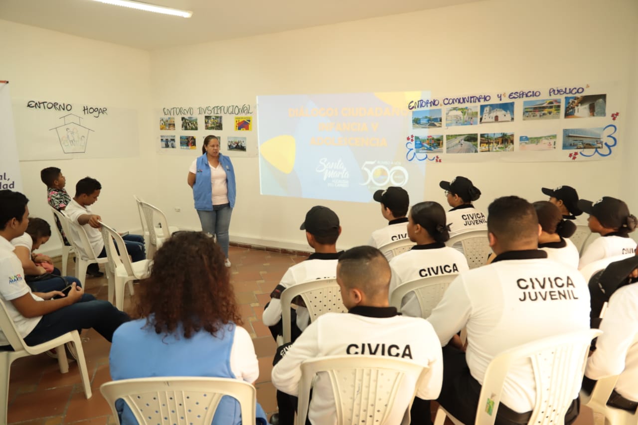 Alcaldía realiza diálogo ciudadano con niños y jóvenes del Distrito