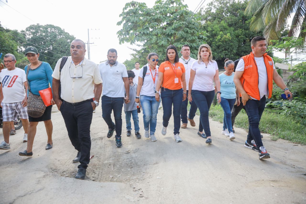 Alcaldesa Virna Johnson y comunidad recorrieron la vía Bonda – El Curval