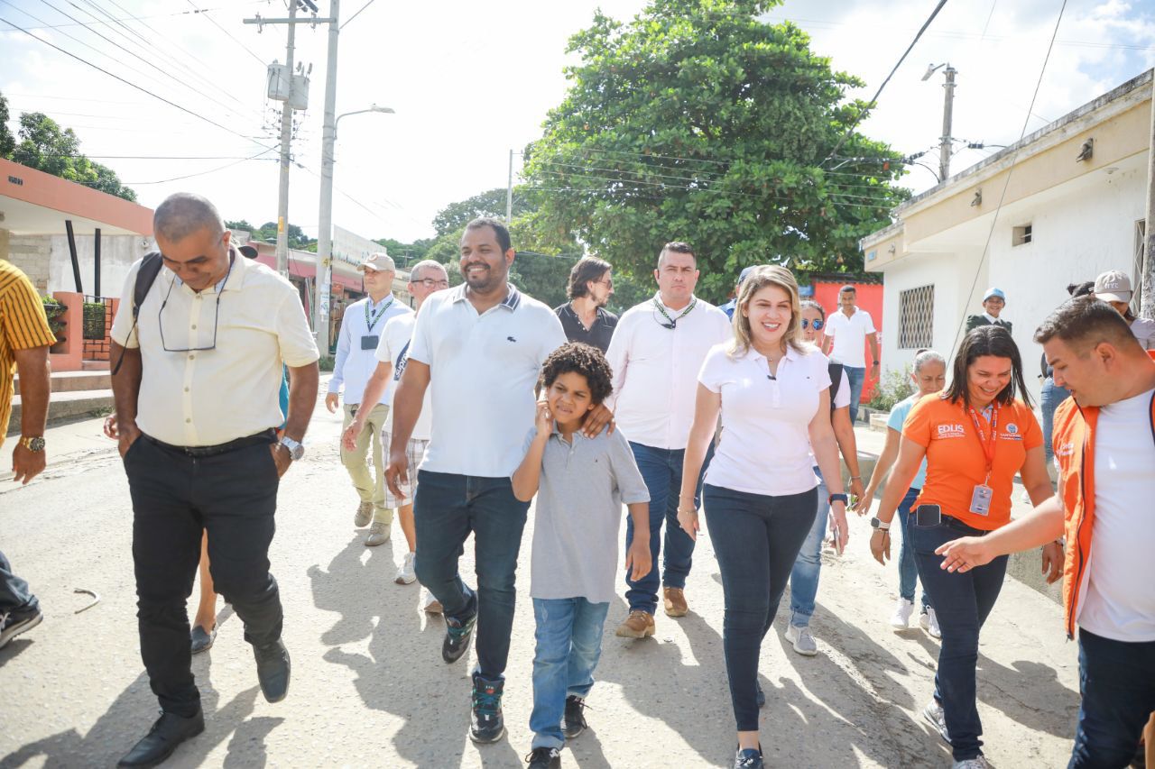 Alcaldesa Virna Johnson y comunidad recorrieron la vía Bonda – El Curval