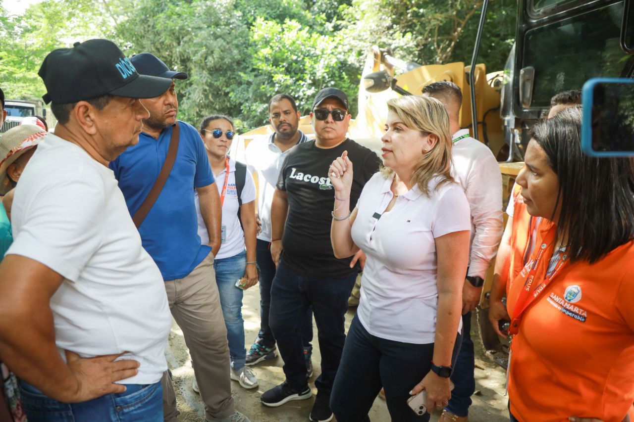 Alcaldesa Virna Johnson y comunidad recorrieron la vía Bonda – El Curval