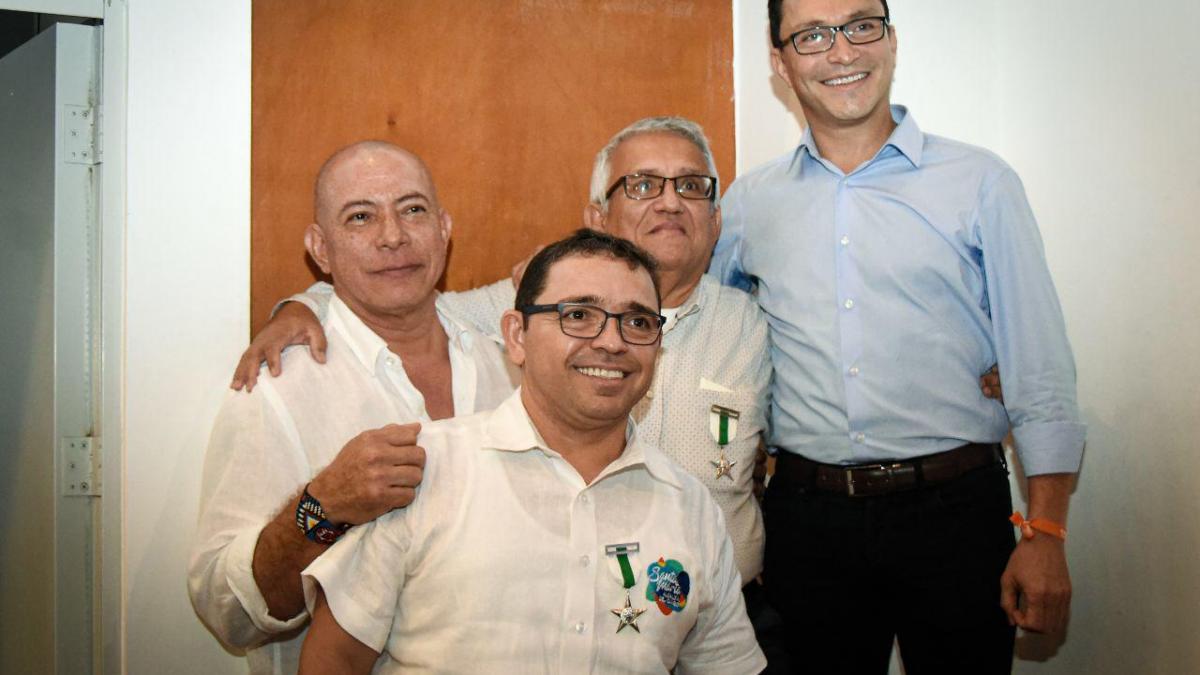 Alcalde Martínez condecorado con ´Medalla al Mérito Ciudadano´|