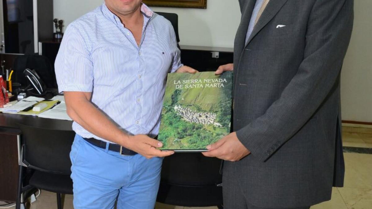 Reunión con el alcalde Rafael Martínez y el director de JETRO para Colombia, Atsushi Takata