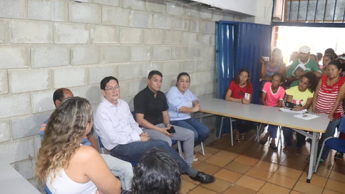 Secretario de Educación Distrital se reunió con directivos docentes y padres de familia del colegio Nicolás Bueventura